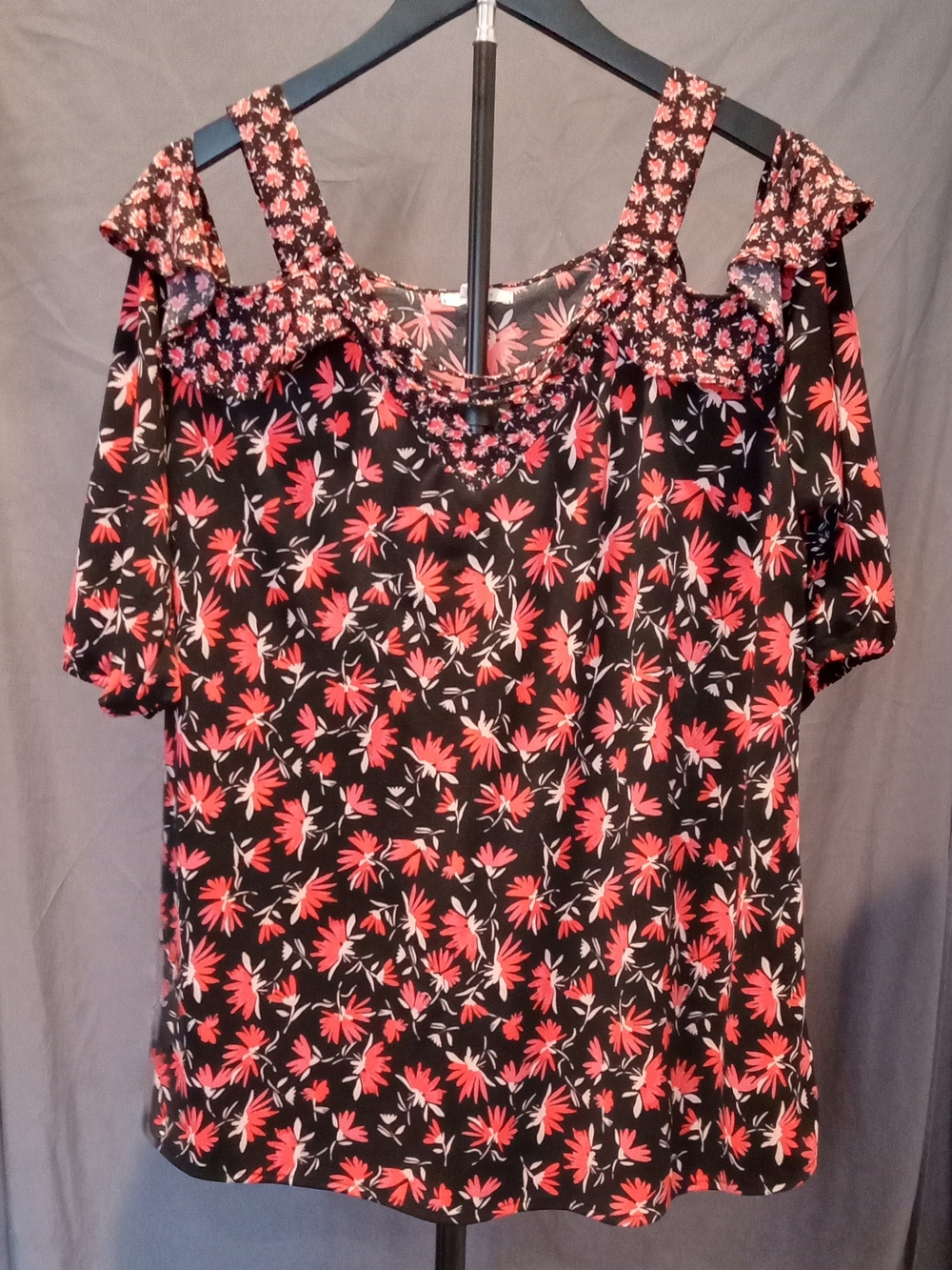 Maurices Floral Cold-Shoulder Top with Red Accent Women's Size 1/1X